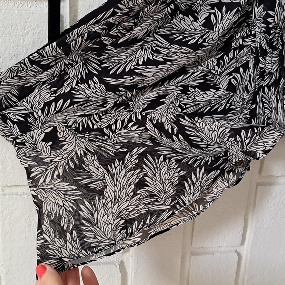 Adrianna Papell Black/White Ruffled Ruched Formal Dress. Size 14 Petite - Picture 3 of 11